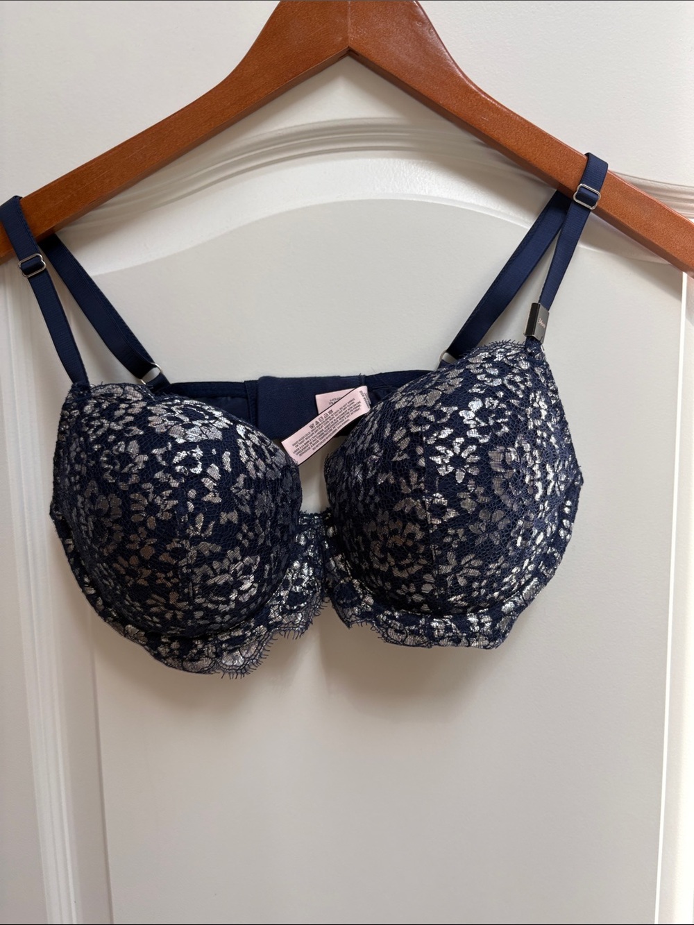 Victoria’s Secret Dream Angels bra in Navy and Silver floral bra, size 34DD